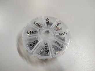 CENTER PIN HOLDER with pins 